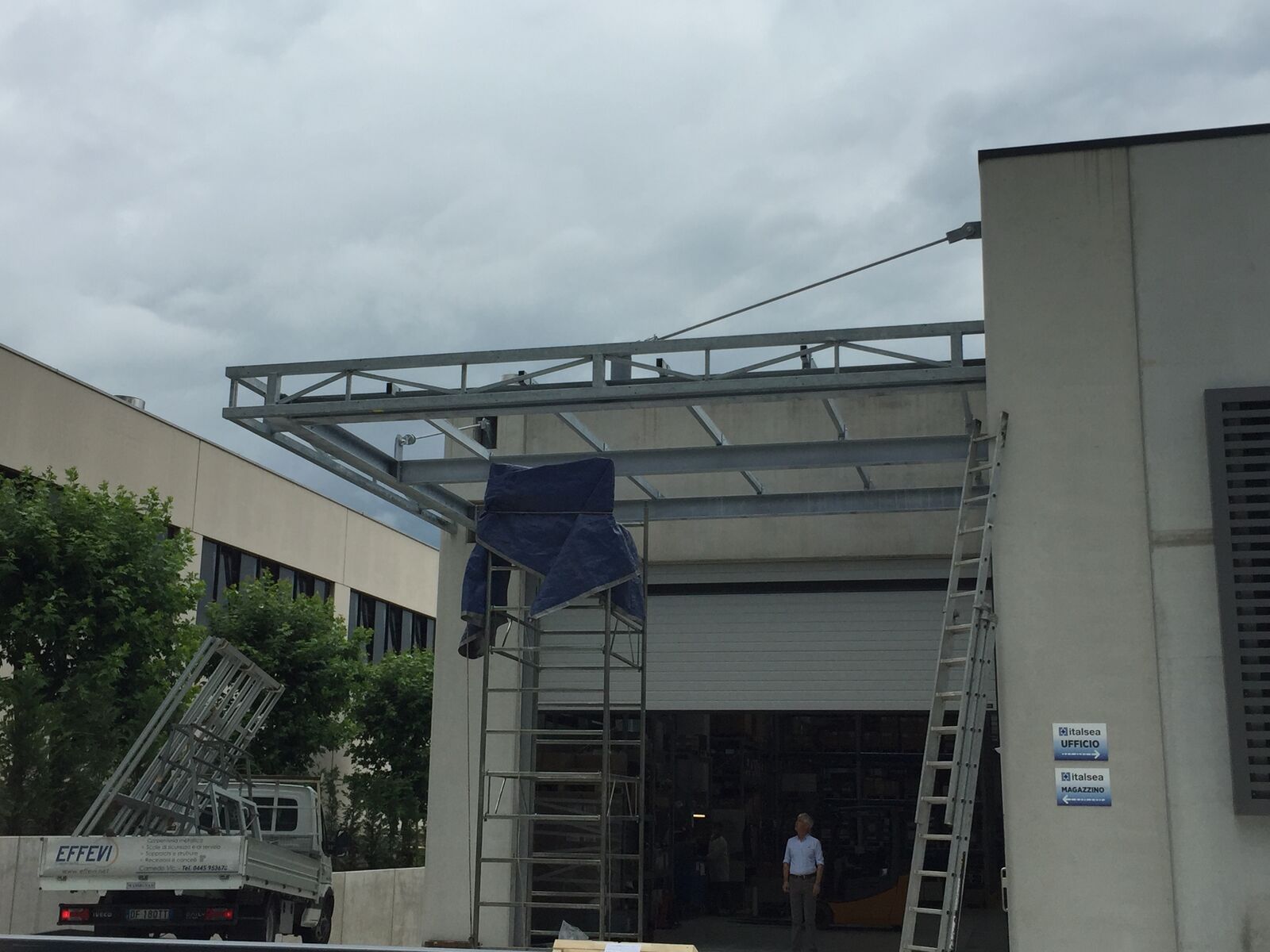 Tettoia in acciaio Effevi per Italsea (104__1.JPG)