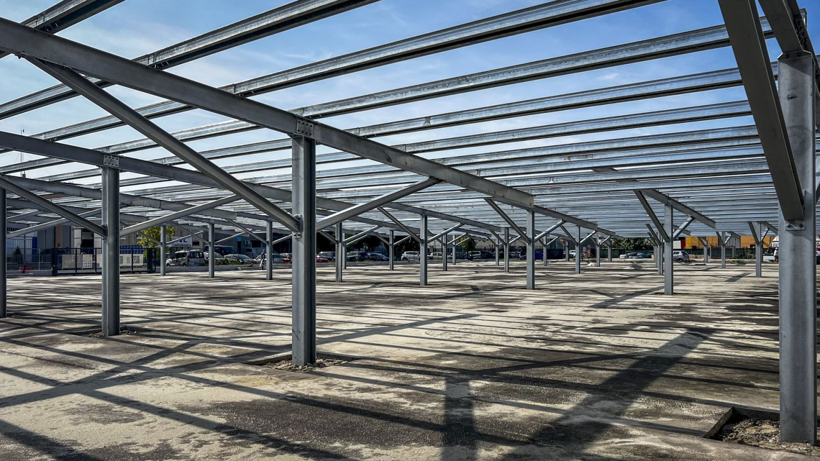 Struttura di sostegno per moduli fotovoltaici Effevi per Pagani Automobili (Pagani_automobili_-_San_cesario_sul_panaro-MO_6.jpg)