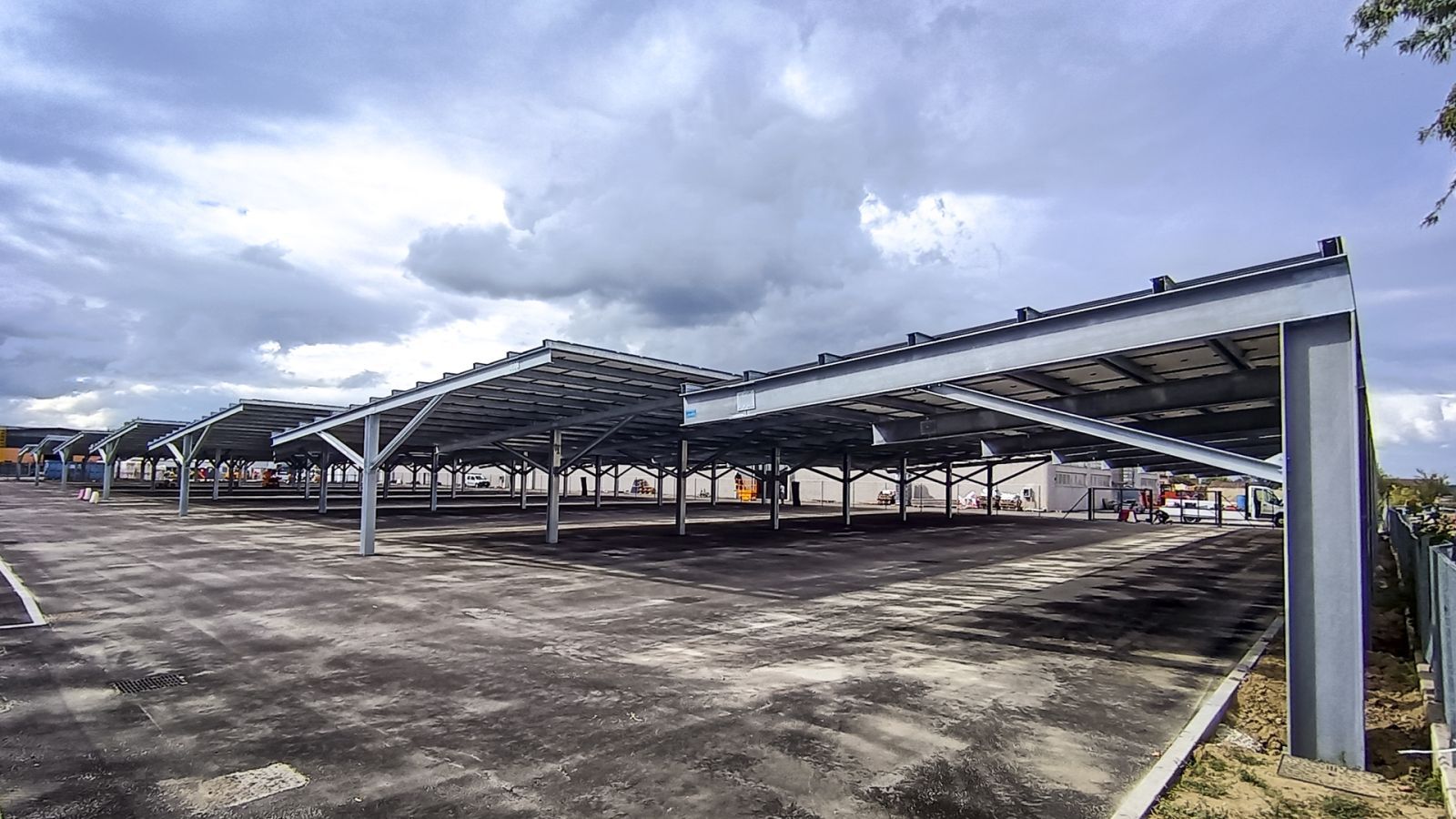 Struttura di sostegno per moduli fotovoltaici Effevi per Pagani Automobili (Pagani_automobili_-_San_cesario_sul_panaro-MO_9.jpg)