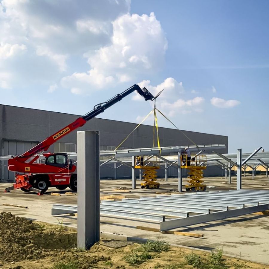 Inizia il montaggio delle pensiline fotovoltaiche presso Pagani Automobili