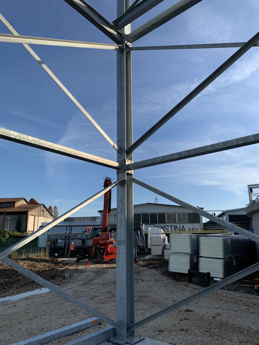 Edificio in acciaio Effevi per Medio Chiampo (54__8.jpg)