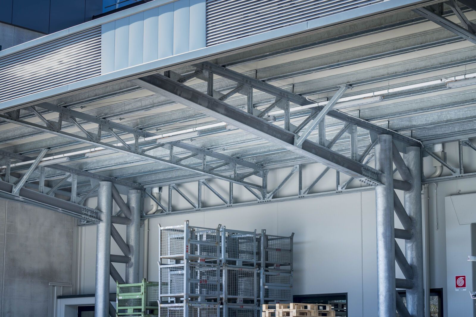 Tettoia in acciaio Effevi per SIR - Tettoia Lunga (250__2_copy_1.jpg)