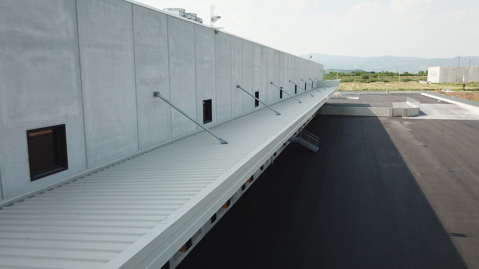 Tettoia in acciaio Effevi per Pregis (108_07.JPG)