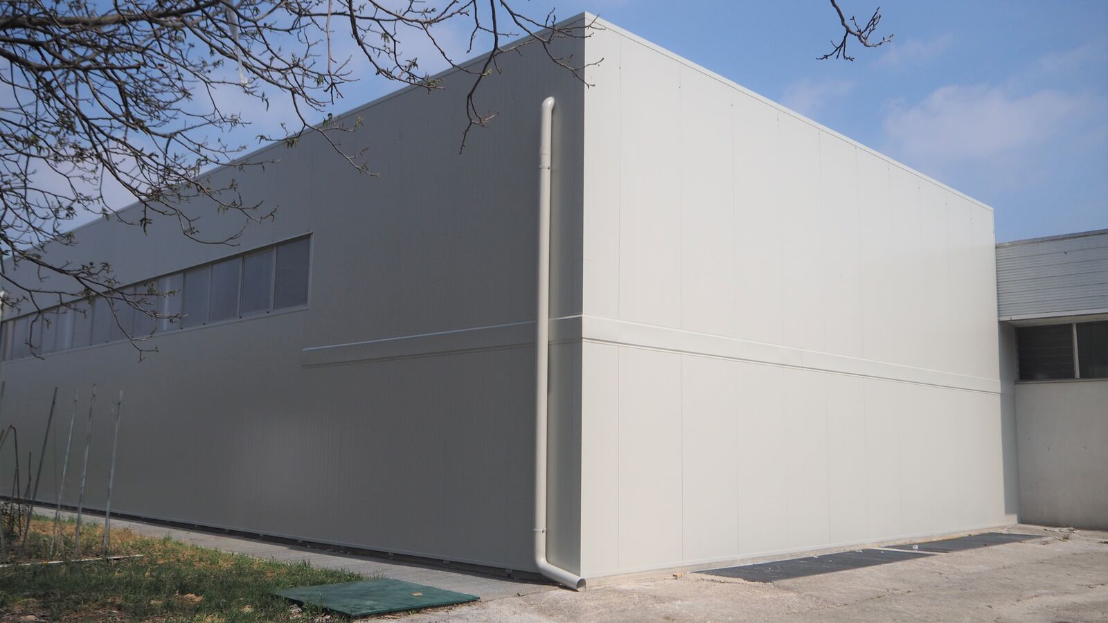 Edificio in acciaio Effevi per De Cao Arredamenti (223__28.JPG)