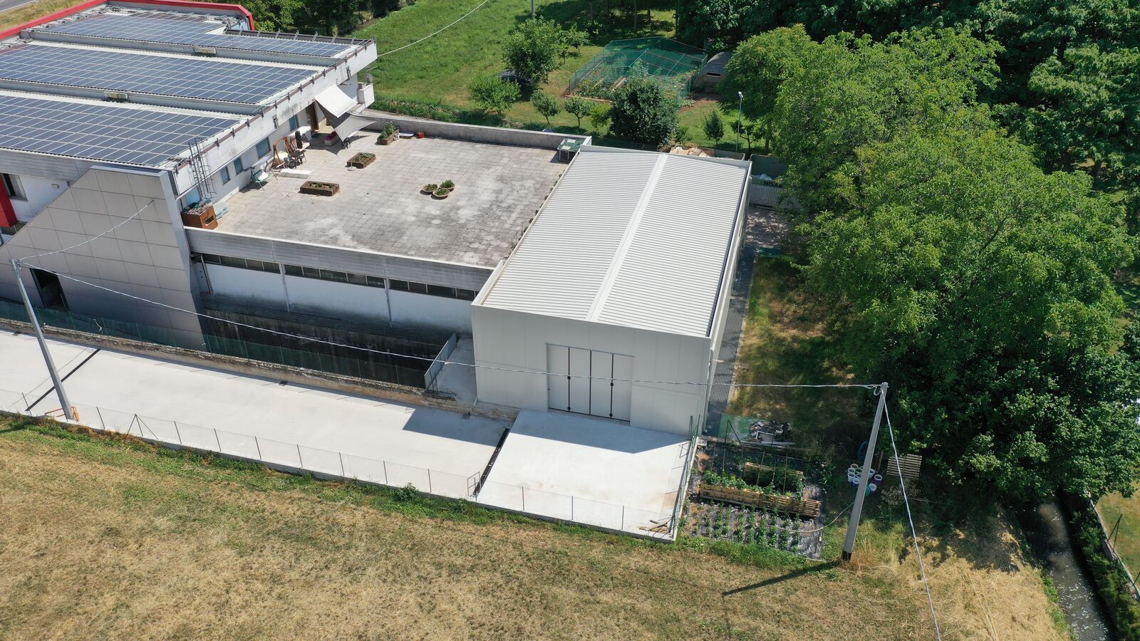 Edificio in acciaio Effevi per De Cao Arredamenti (223__41.JPG)