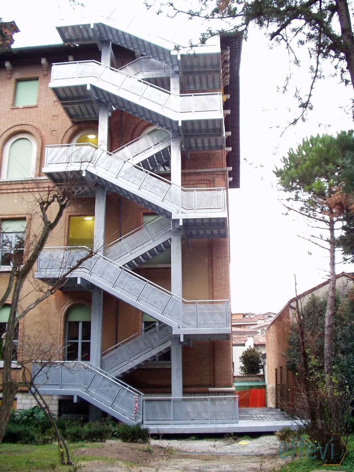Scala di sicurezza Effevi per Istituto Brocchi (171_01.jpg)