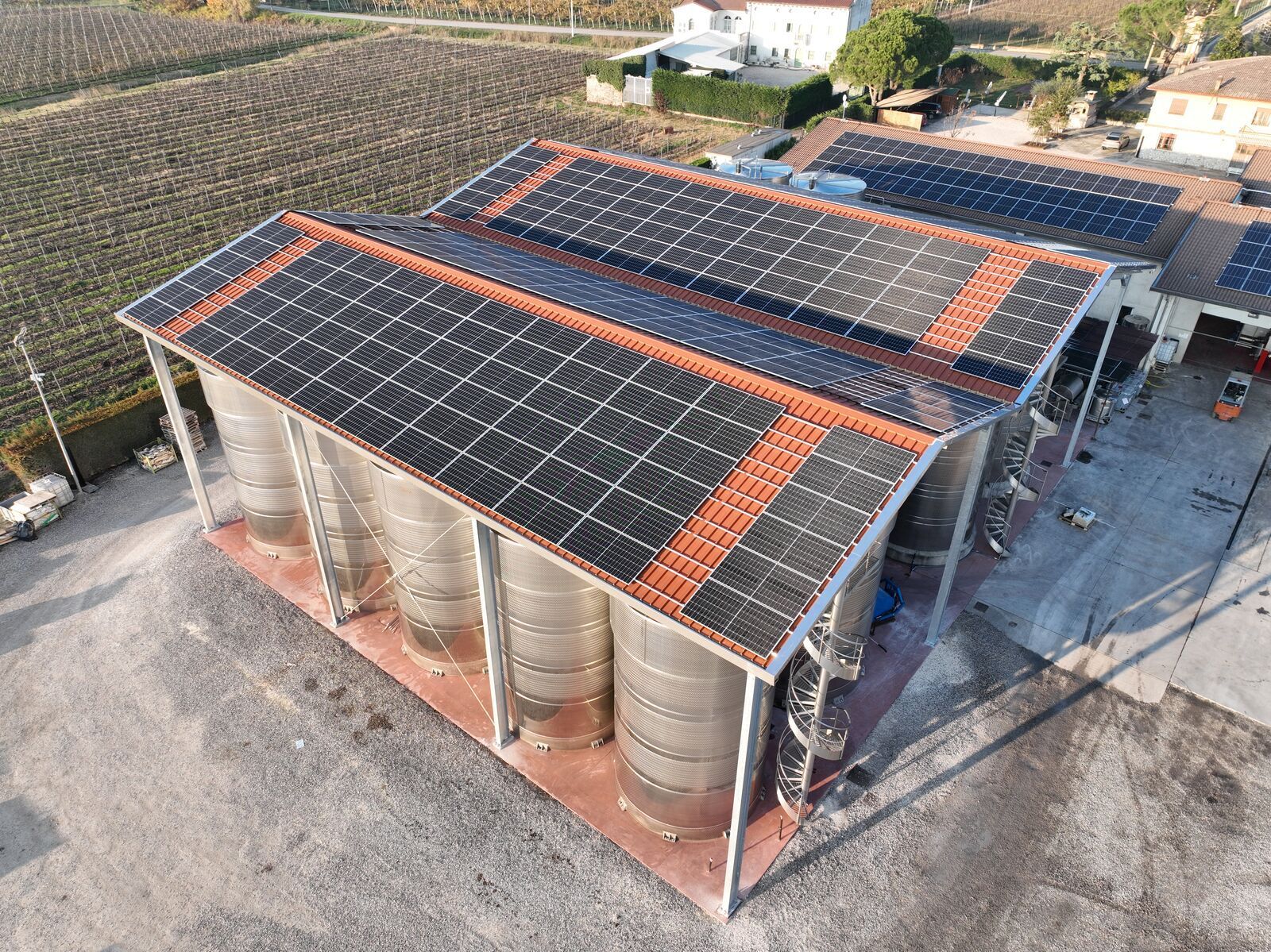 Edificio in acciaio Effevi per Ca del Sette (224_13.JPG)