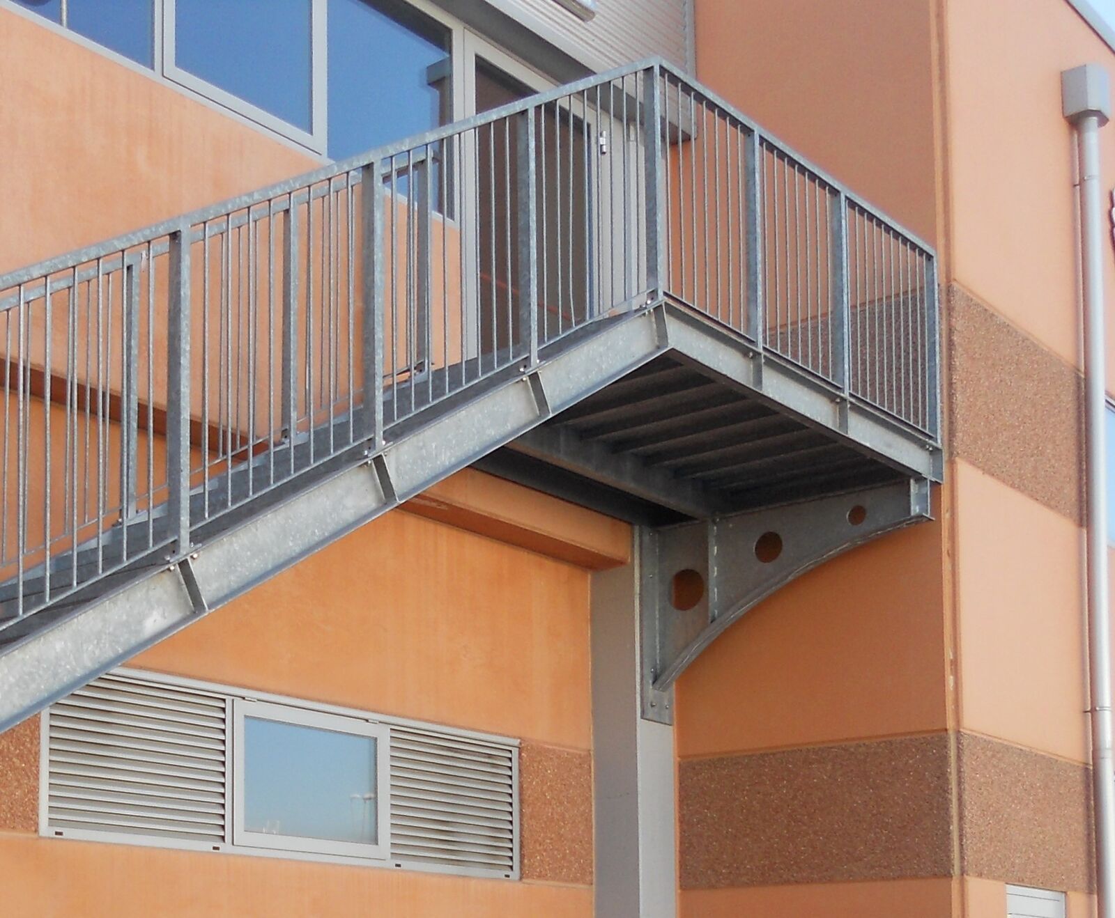 Scala di sicurezza Effevi per Palavillanova (172_08.JPG)