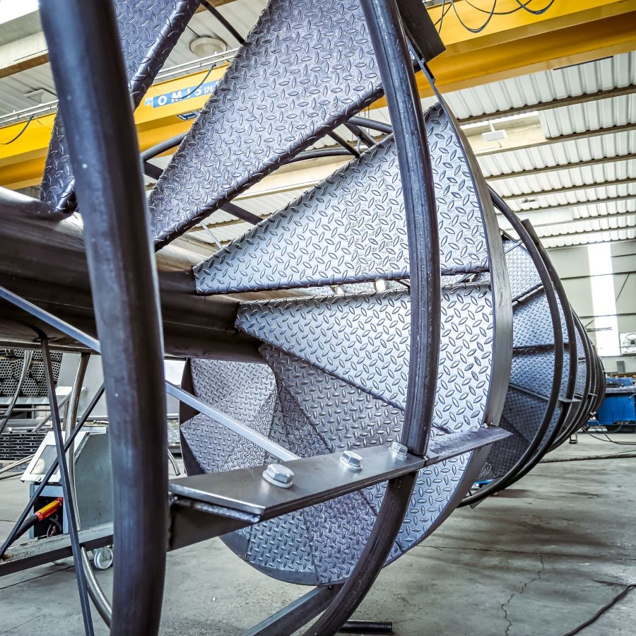 Tre scale a chiocciola per un parco di divertimenti