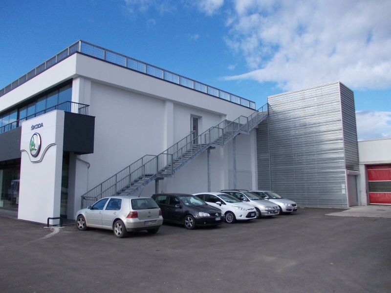 Struttura a disegno, su misura Effevi per Autovega Concessionaria Skoda