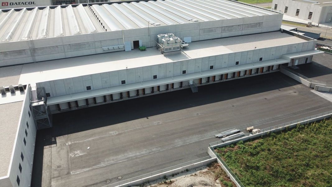 Tettoia in acciaio Effevi per Pregis